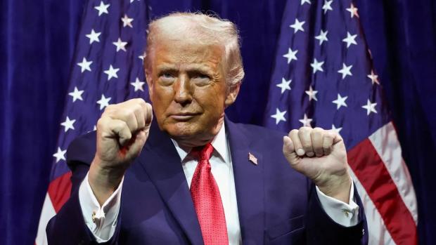 Не відкрутиться? У США оприлюднили нові файли у "справі Епштейна" зі звинуваченнями проти Трампа