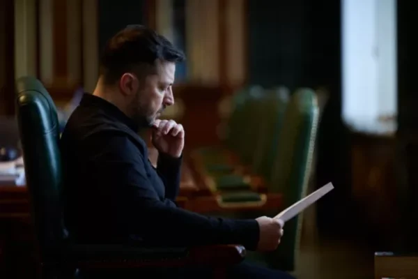 "Дзвонив мені командувач Сирський...": Зеленський підтвердив ураження заводу в Брянську (відео)