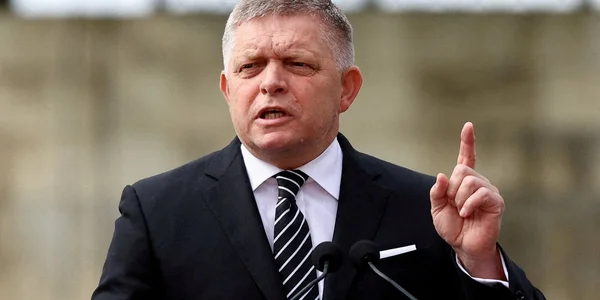 Обома руками": Фіцо закликав надати ЄС мандат для переговорів з РФ щодо війни в Україні