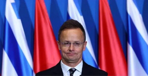 "Це робота дипломата": Сійярто визнав, що телефонував Лаврову під час важливих зустрічей