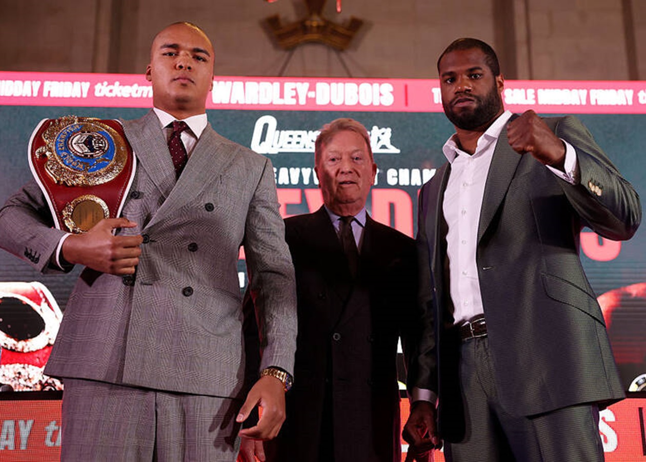 Вордлі виставив Дюбуа кулак, а той спасував