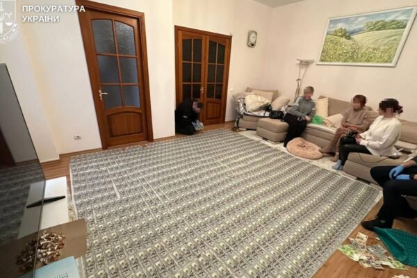 Килим із доларів: у Вінниці лікарки торгували фальшивою інвалідністю