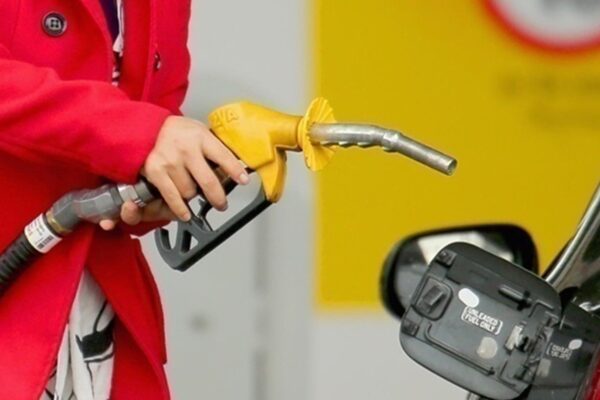 Стрибок цін на АЗС: Гетманцев емоційно звернувся до продавців пального