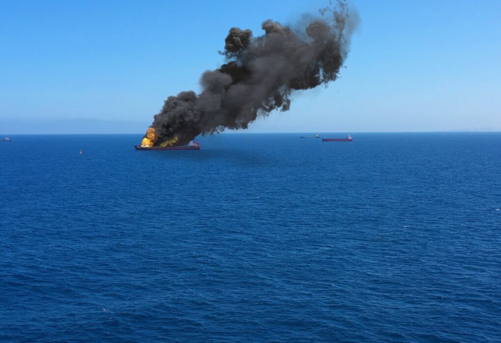 США потопили перший у світі носій бойових дронів