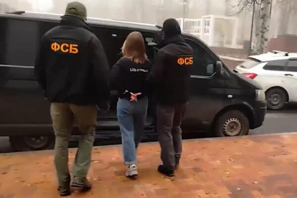 У Волновасі росіяни затримали 18-річну українку "за державну зраду"