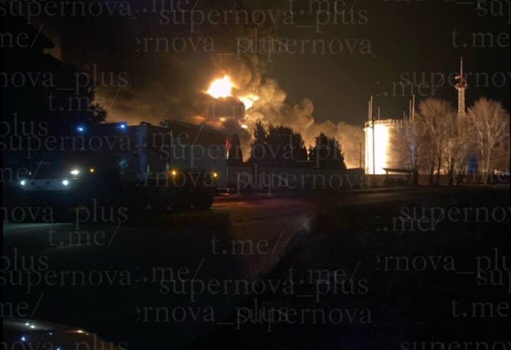 У Краснодарському краї вирує пожежа на нафтобазі