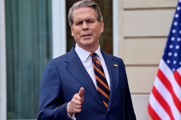 США свідомо дозволяють іранським танкерам проходити Ормузську протоку