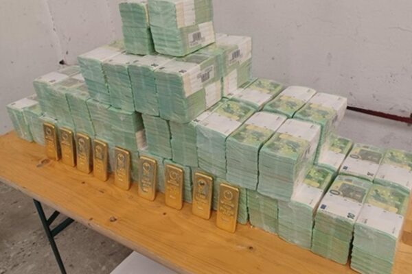 В ЄЦБ пояснили, чим загрожує захоплення Угорщиною готівки України