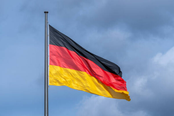 На повну готуються до війни? У Німеччині зобов'язали чоловіків отримувати дозвіл на виїзд з країни