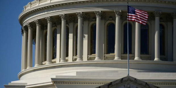 Влада Ірану заявила, що знову закриває Ормузьку протоку, у Білому домі відреагували