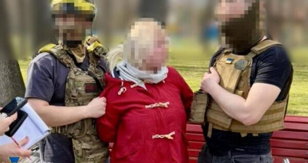 Спіймали на гарячому: У Харкові затримали агентку, яка коригувала з парку одну з найбільших атак РФ на місто
