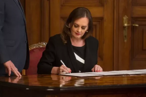 "Дякую вам за підтримку!": Українка стала представницею нацменшини в парламенті Угорщини (фото)