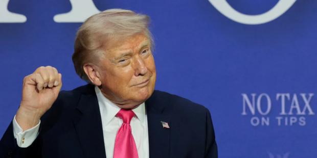 "Великий талант": Трамп заявив, що був "дуже задоволений" реакцією Секретної служби на стрілянину в Білому домі