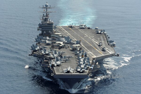Іран заявив про атаку на авіаносець США