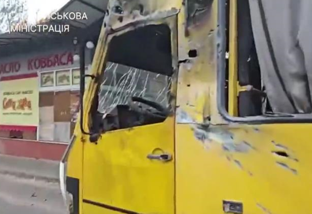 РФ атакувала маршрутку у Херсоні, 7 постраждалих