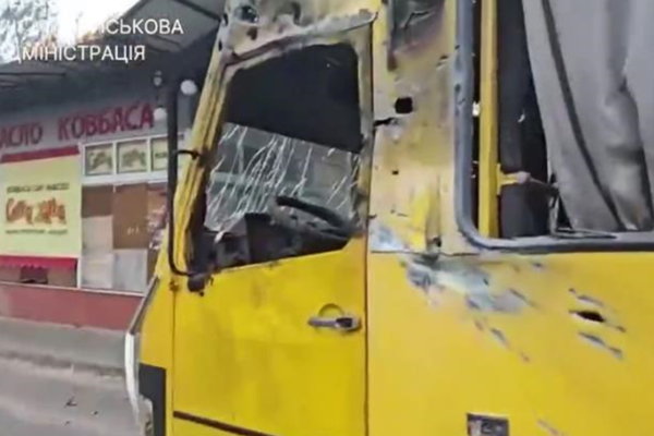 РФ атакувала маршрутку у Херсоні, 7 постраждалих