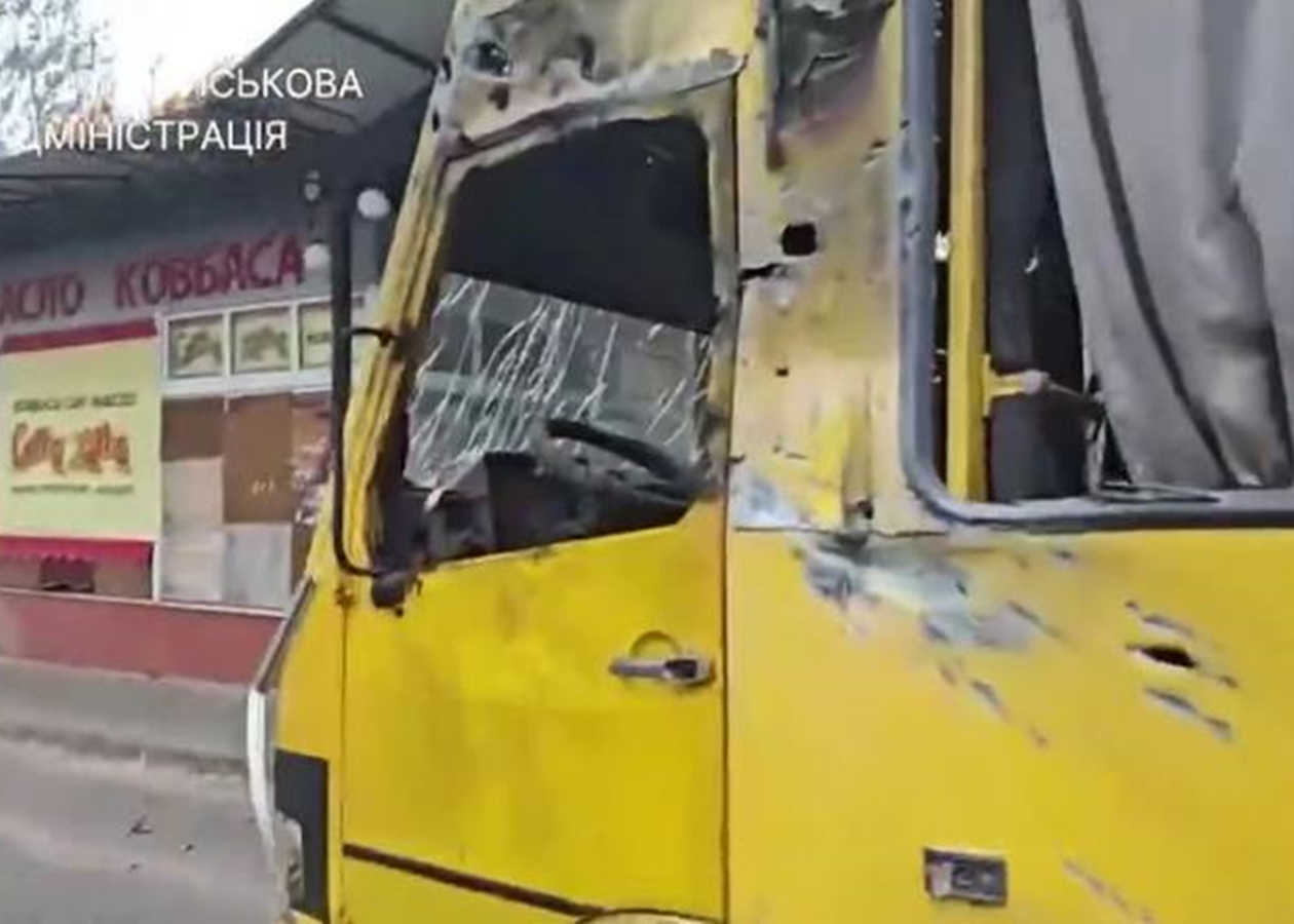 РФ атакувала маршрутку у Херсоні, 7 постраждалих