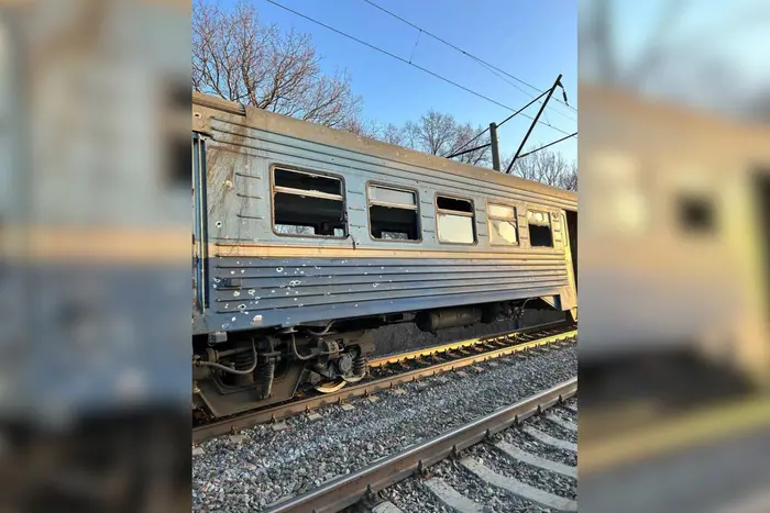 РФ влучила безпілотником у приміський поїзд на Харківщині