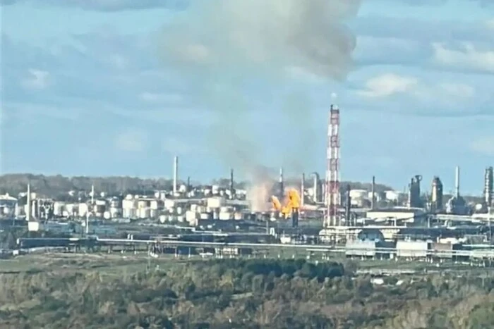 Українські дрони вивели з ладу ключову установку одного з найбільших НПЗ Росії