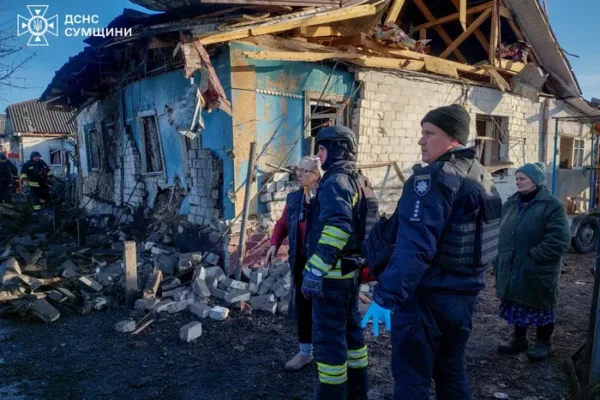 Окупанти вдарили по житловому сектору на Сумщині: є травмовані (фото)