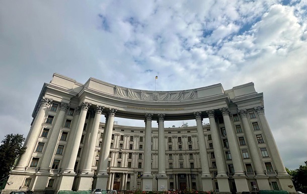 Стало відомо, яка країна купила крадене окупантами українське зерно, від котрого змушений був відмовитися Ізраїль. МЗС України зробило кроки у відповідь