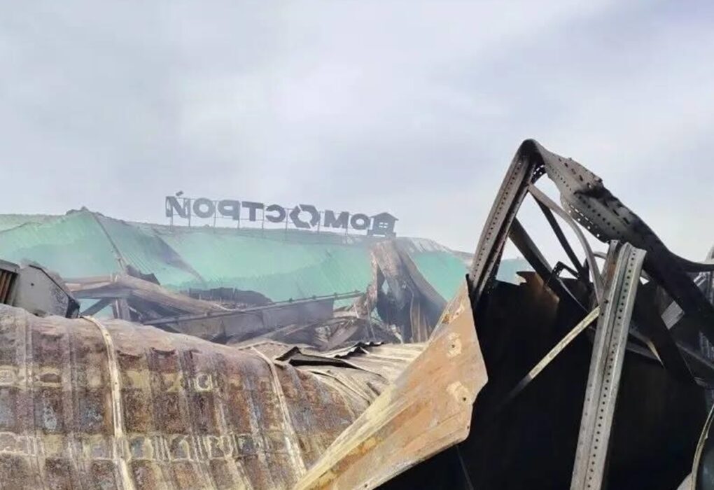 Під Новосибірськом згорів торговий центр