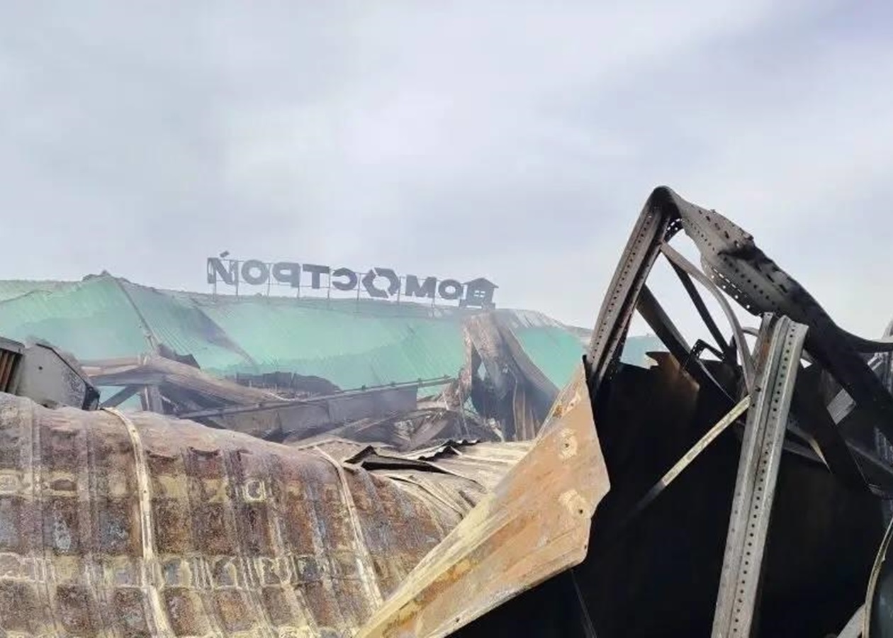Під Новосибірськом згорів торговий центр
