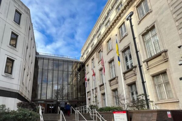 У британському Ессексі правопопулісти зняли український прапор