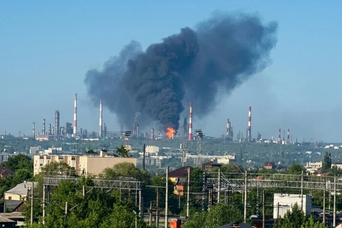 Нафтовий фронт Росії сиплеться: Україна вдарила по всіх НПЗ у європейській частині