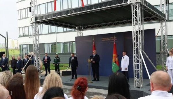 Бульбафюрер не самовбивця: Лукашенко публічно пішов проти тиску Кремля, відправляти білорусів на забій в Україну