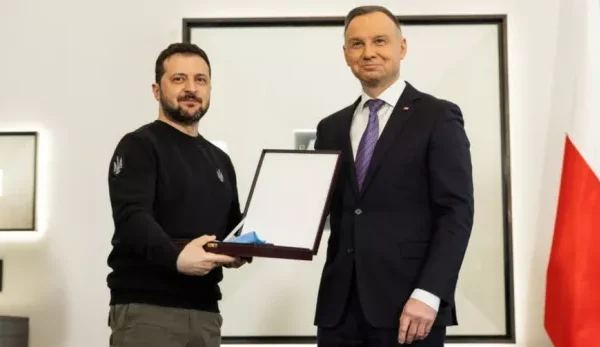 Дуда вручає Зеленському орден Білого Орла, 5 квітня 2023 року