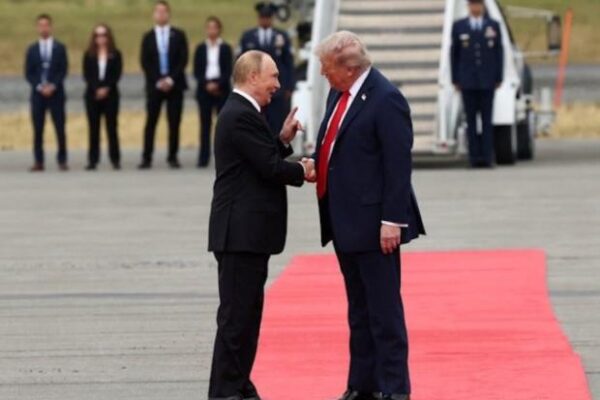 Трамп зустрічає Путіна на аеродромі військової бази в місті Анкорідж (Аляска)