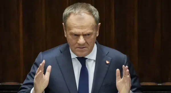 "Конфлікт між Польщею та Україною тішить Путіна і шокує наших союзників": Прем'єр Туск різко відреагував на рішення президента Навроцького позбавити Зеленського найвищої нагороди Польщі