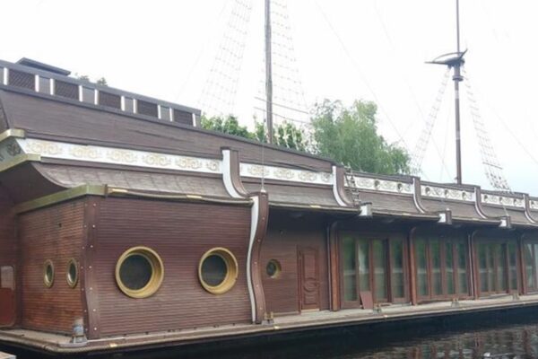 Корабель-ресторан Януковича в Межигір’ї пішов під воду - ЗМІ