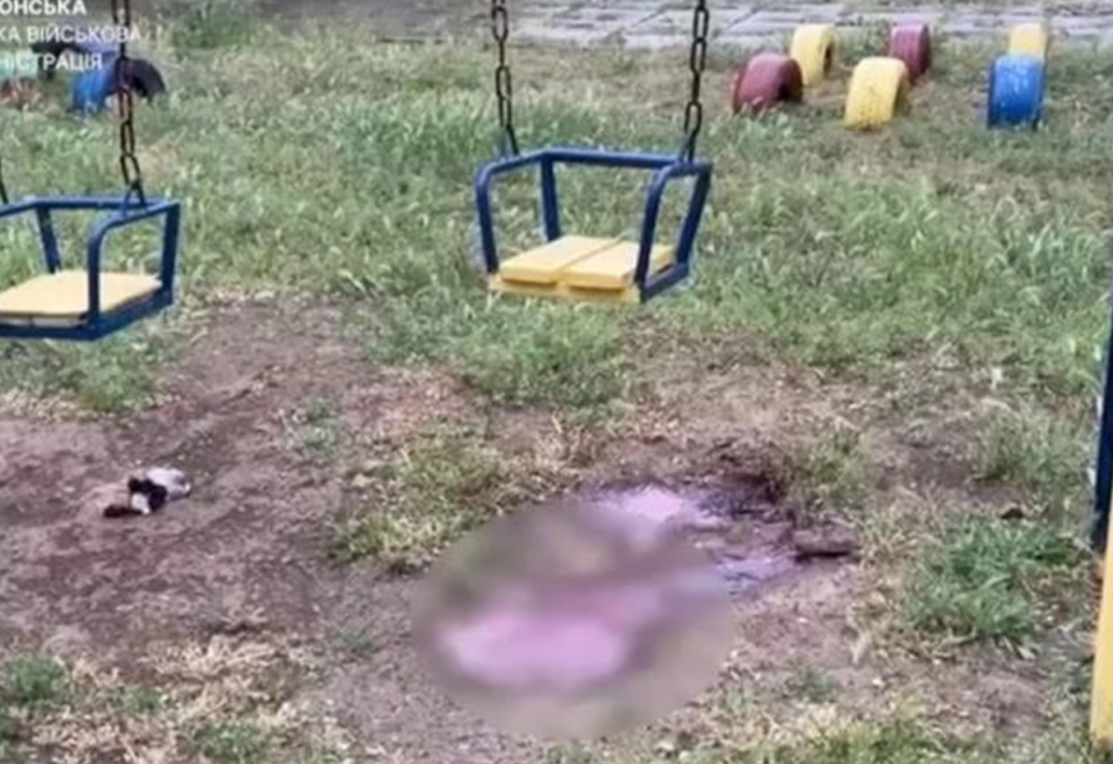 Росіяни обстріляли дитмайданчик у Херсоні