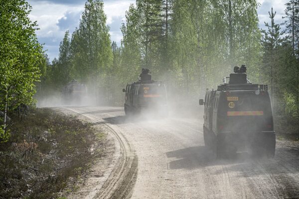 НАТО через Росію посилює оборону "новачків"