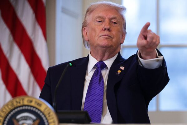СюжетТрамп знову у грі. Новий етап перемовин про мир