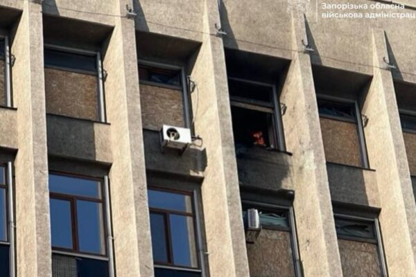Росія поцілила по Запорізькій ОВА: виникла пожежа