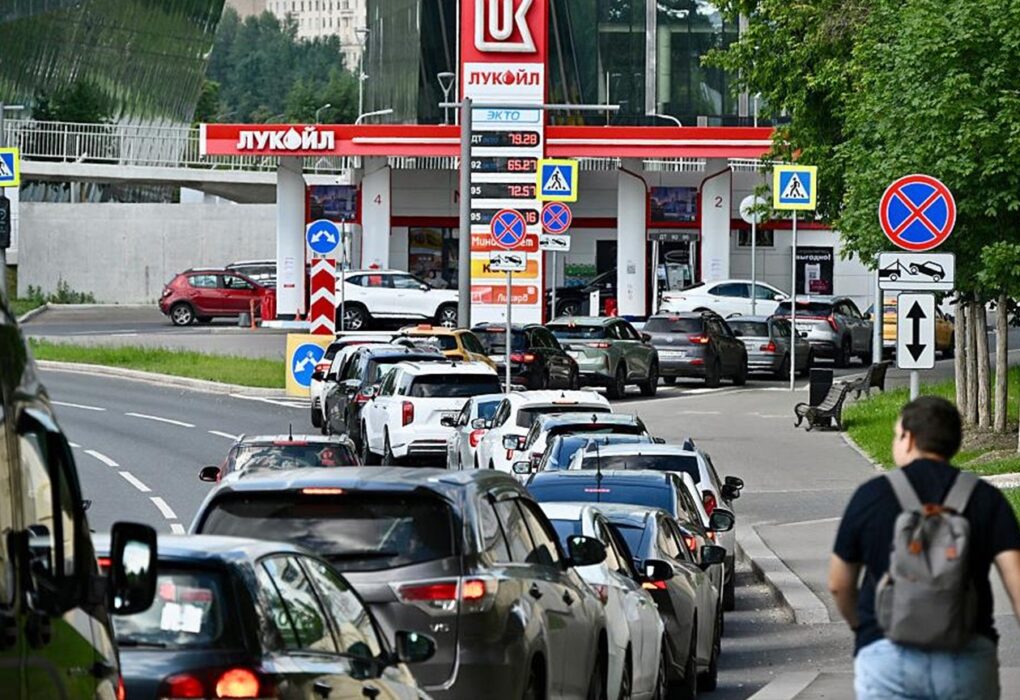 У Путіна підтвердили переговори щодо імпорту бензину
