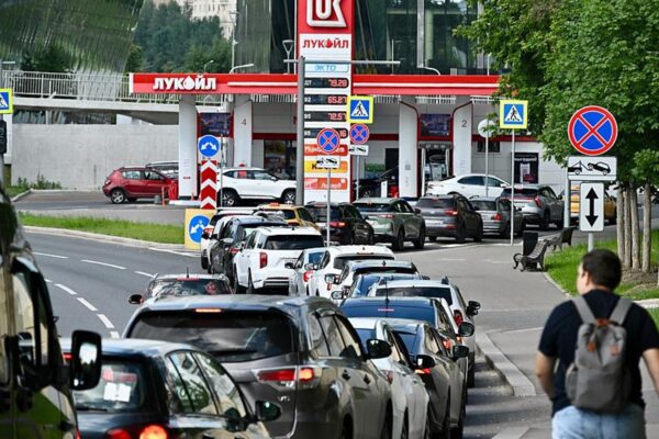 У Путіна підтвердили переговори щодо імпорту бензину