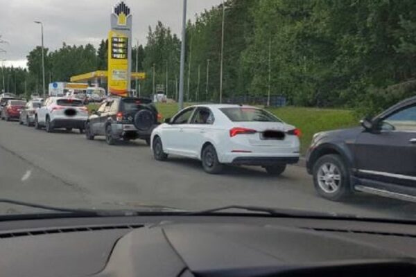 Росіяни почали помирати в чергах за бензином
