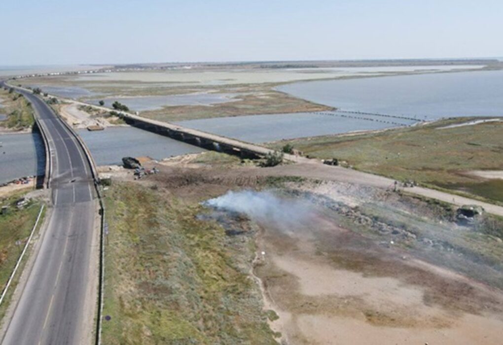 Замість Чонгарського мосту: росіяни добудовують насип на в'їзді до Криму