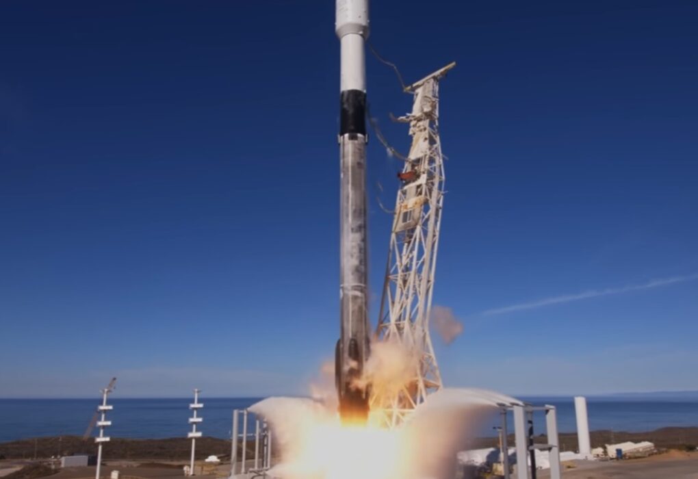 Falcon 9 успішно запустила ще понад 80 супутників у космос