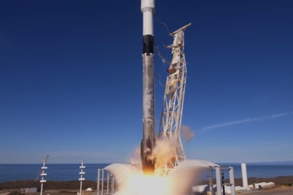 Falcon 9 успішно запустила ще понад 80 супутників у космос