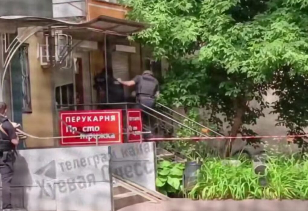 В Одесі затримали чоловіка, який у перукарні захопив заручників