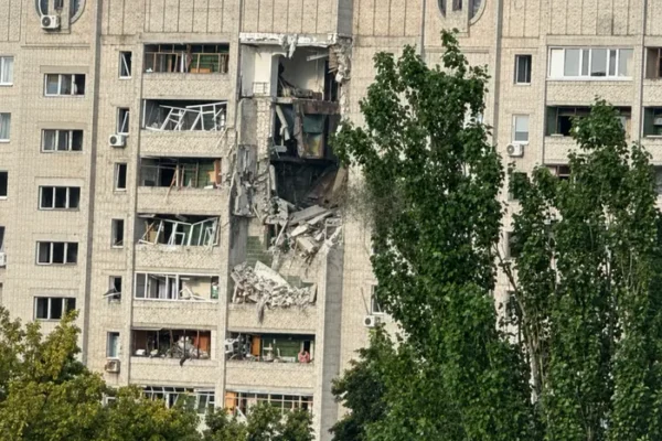 Росіяни ударили по багатоповерхівках Харкова: є загиблі