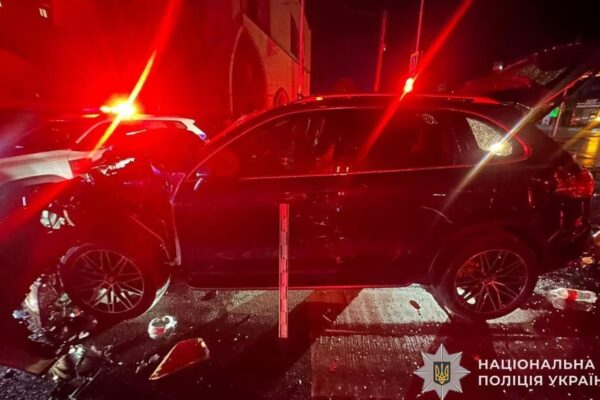 П’яний водій Porsche тікав від поліції і скоїв ДТП