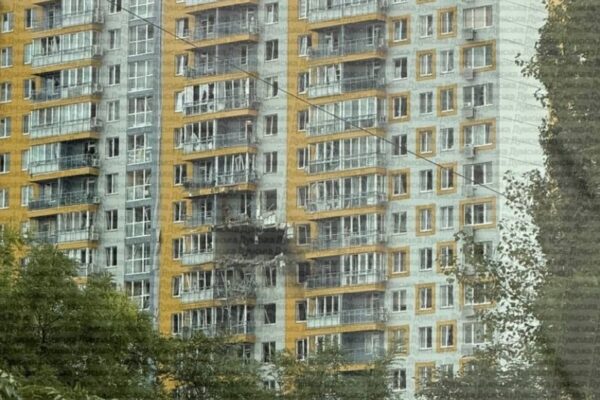 Удар РФ по багатоповерхівці в Одесі: пошкоджені 11 поверхів