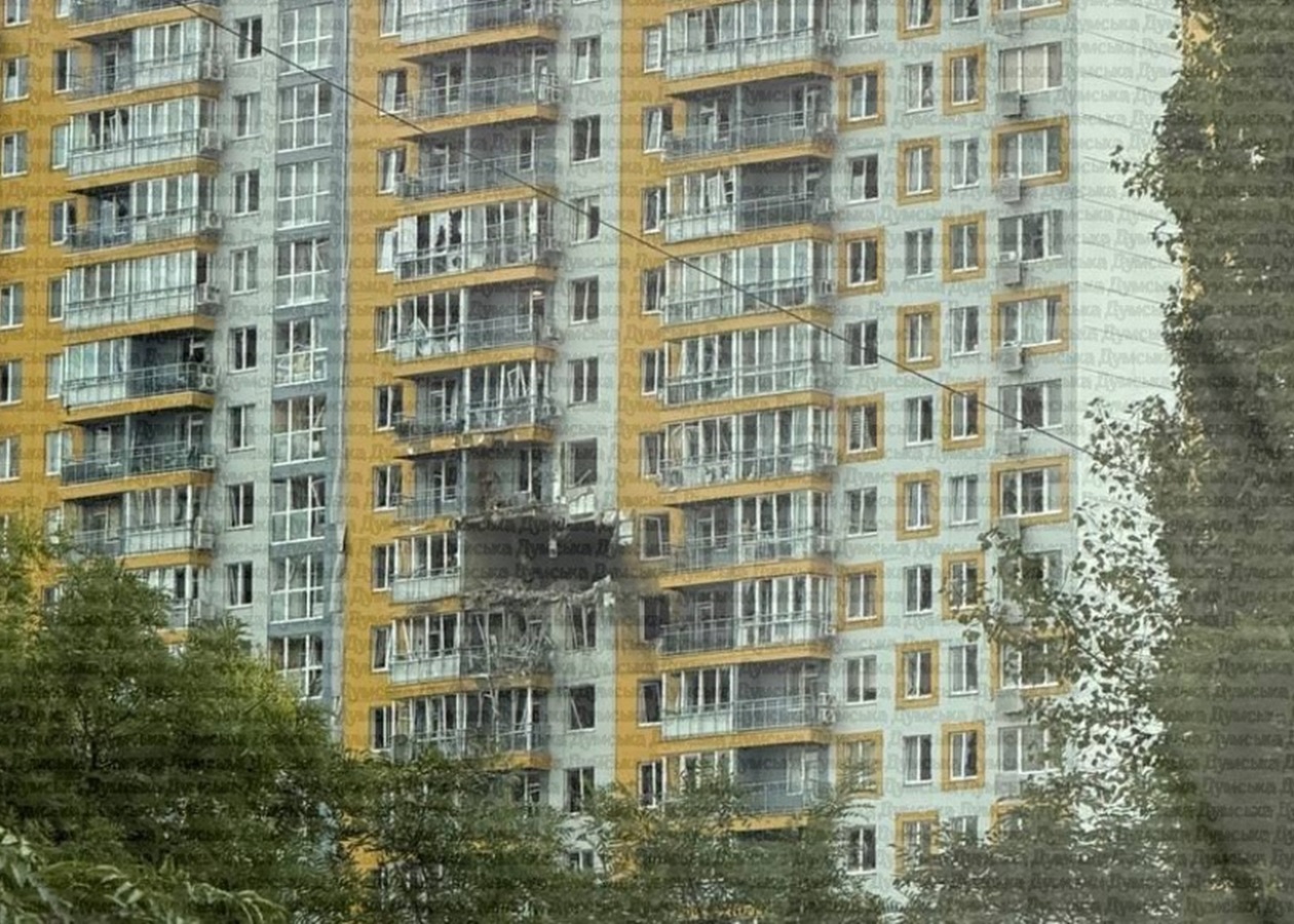Удар РФ по багатоповерхівці в Одесі: пошкоджені 11 поверхів