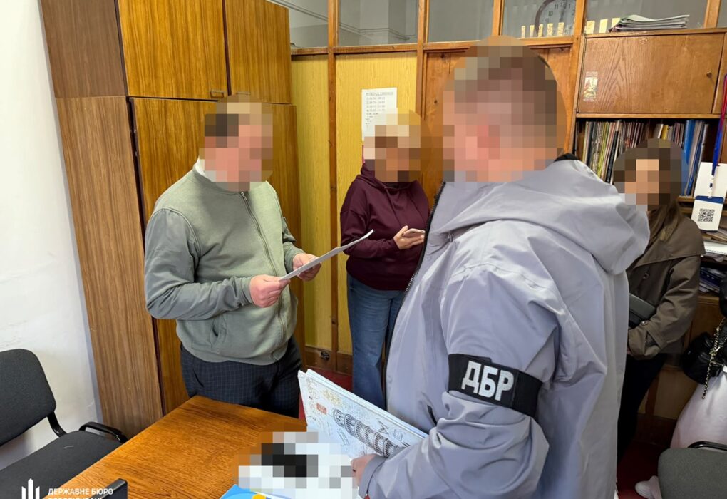 Посадовці Держпродспоживслужби продавали посвідчення тракториста - ДБР